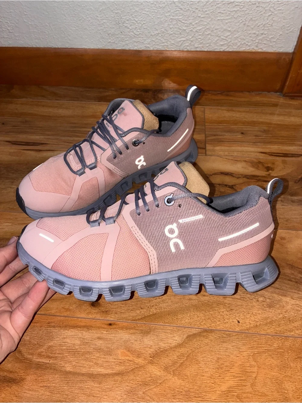 On Cloud 5 Women’s Waterproof Sneakers  Shoes, pink Rose Fossil- size 6